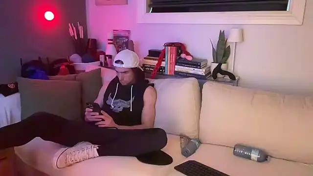 DylanBrook online show from April 3, 8:51 pm