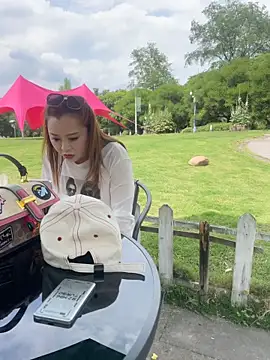 LuckyGirl-11 online show from April 15, 7:04 am