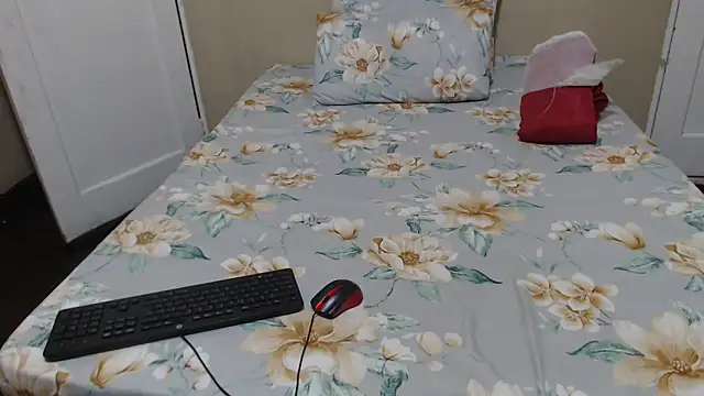 YourShySweetGal online show from April 4, 6:05 pm