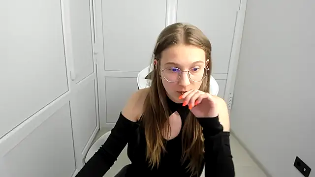 Mia kristal online show from March 29, 7:30 am