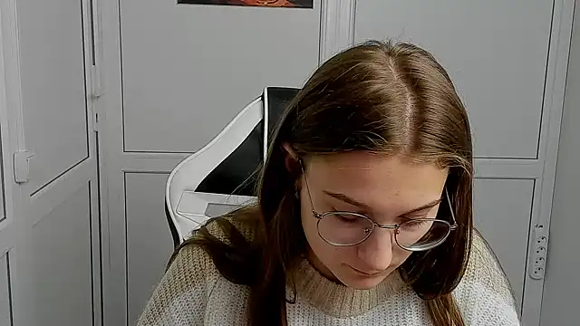 Mia kristal online show from April 5, 7:05 am