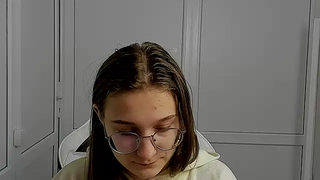 Mia kristal online show from April 15, 7:04 am