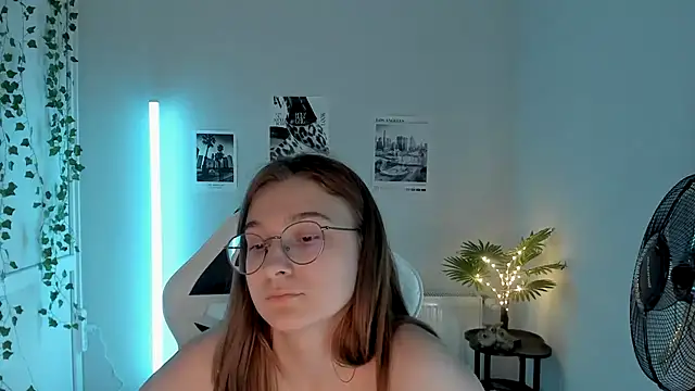 Mia kristal online show from July 13, 8:06 am