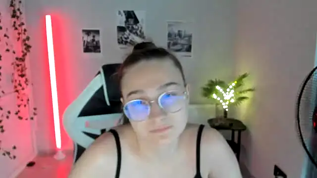Mia kristal online show from July 14, 11:27 am
