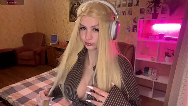 HelenaBargo online show from April 12, 4:06 am