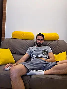 AmicisegretiITA online show from April 7, 6:30 pm