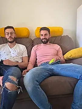 AmicisegretiITA online show from April 8, 2:28 pm