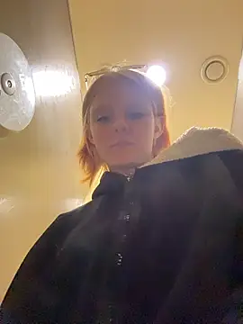 NinaParri online show from April 18, 3:32 am