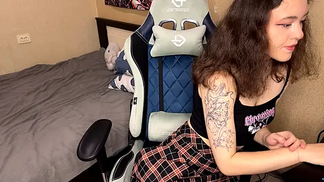 Snapshot of Holy_Mariaaa chatting on August 8, 7:16 pm Holy Mariaaa online show from August 8, 7:16 pm