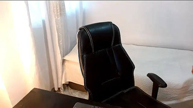 Maia-Sky online show from April 8, 10:32 pm