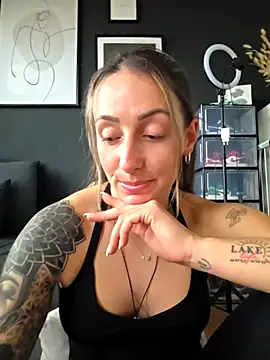 NicoleKaiser online show from April 2, 4:04 pm