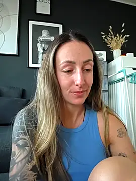 NicoleKaiser online show from April 7, 5:02 pm