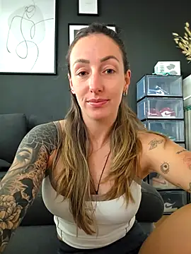 NicoleKaiser online show from April 8, 5:40 am