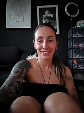 NicoleKaiser online show from April 8, 5:46 pm