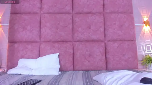 ZoeCooper1 online show from April 17, 6:22 pm