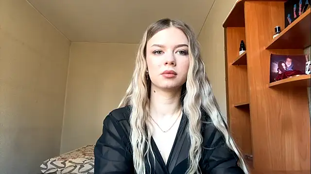 DeettaTolly online show from March 29, 5:18 am