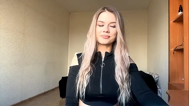 DeettaTolly online show from April 5, 7:38 am