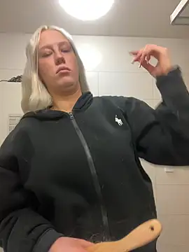 LeniMaria online show from March 25, 5:52 pm