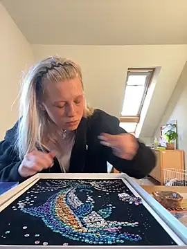 LeniMaria online show from April 7, 4:40 pm