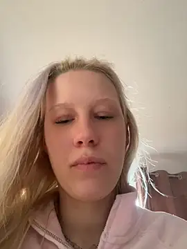 LeniMaria online show from April 8, 5:24 pm