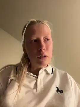 LeniMaria online show from April 15, 6:26 pm