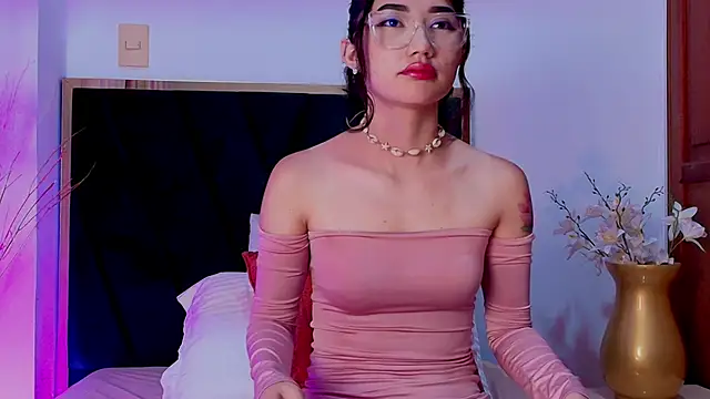 ParisFlowerr online show from April 2, 12:36 pm