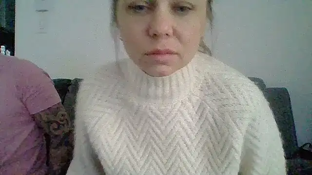 Couple qc online show from April 6, 7:48 pm