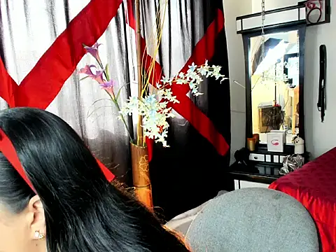 PenelopeSuency online show from April 14, 1:50 pm