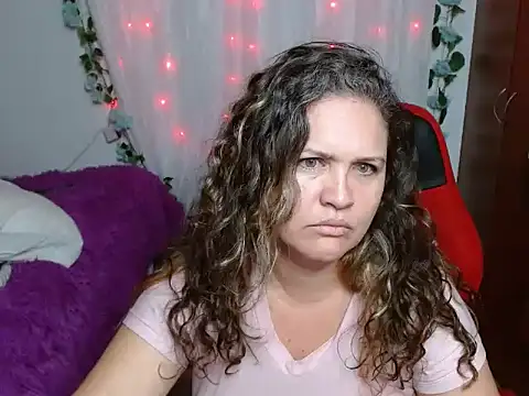 venecasexy45 online show from April 9, 8:20 am