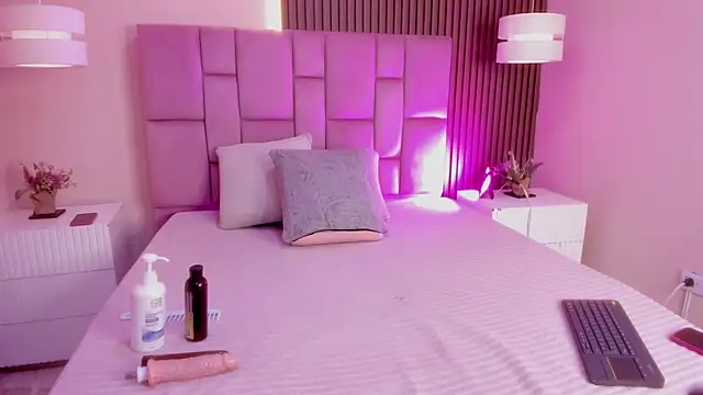 liablossom  online show from March 27, 1:44 pm