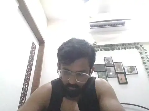 Snapshot of aryaka1303 chatting on April 27, 3:10 pm aryaka1303 online show from April 27, 3:10 pm