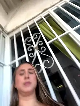 VictoriaWhitmore online show from April 12, 7:30 pm