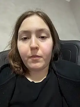 charmingggirl online show from April 12, 6:24 pm