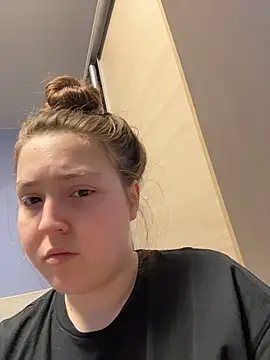 charmingggirl online show from April 15, 2:57 pm