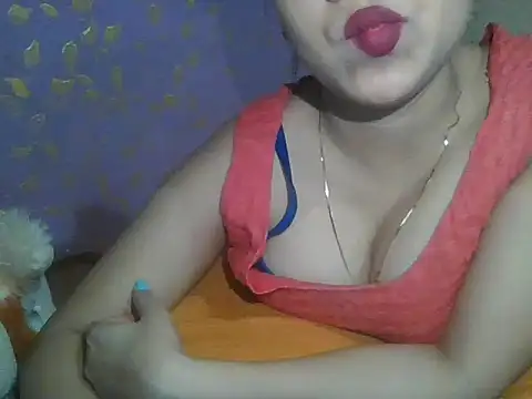 Snapshot of Qween_Seelu chatting on July 2, 2:00 am Qween Seelu online show from July 2, 2:00 am