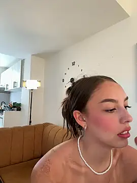 Lauren Storm online show from April 3, 6:28 pm