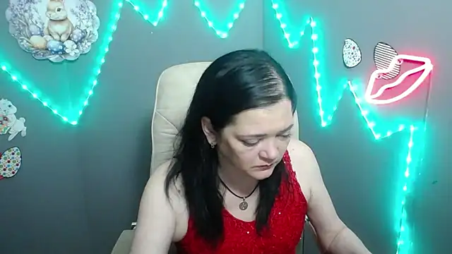 LauraFinn online show from April 8, 6:30 pm