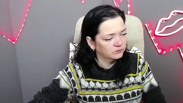 LauraFinn online show from April 12, 6:18 am