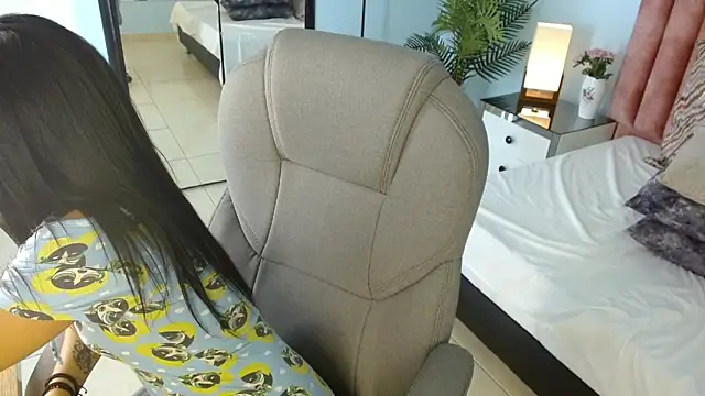 Brithney rose online show from April 1, 1:41 pm