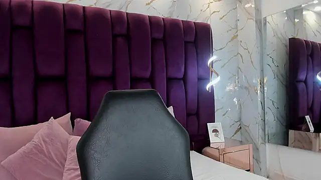 milamonroyy online show from April 10, 4:06 am