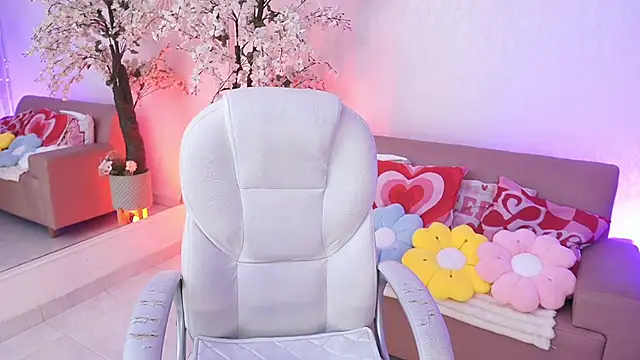 LucyWeisser online show from March 20, 7:08 pm