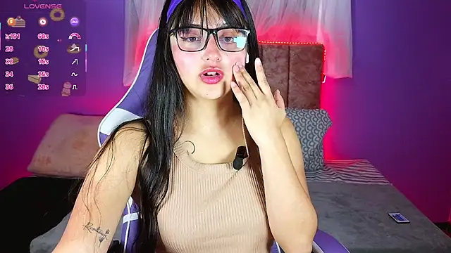 1 Scarllet  online show from April 7, 12:49 pm