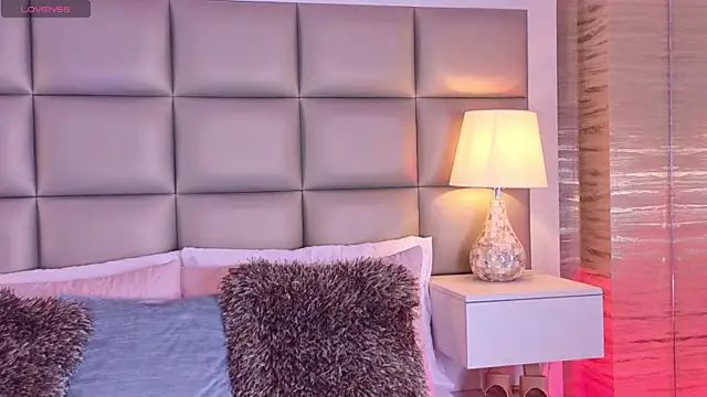 MiaNeill online show from April 4, 10:40 pm