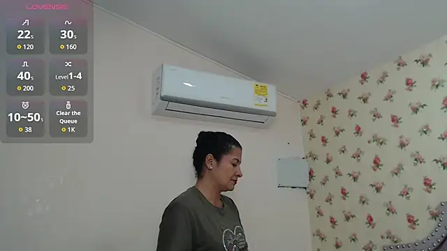 crystal watson0 online show from April 17, 1:25 pm