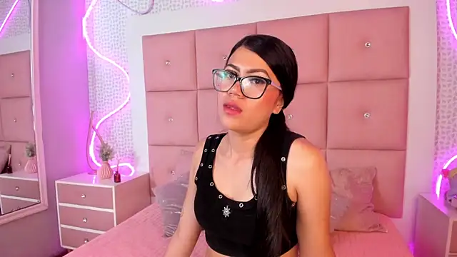 AMBERFONSECA online show from April 17, 7:39 pm