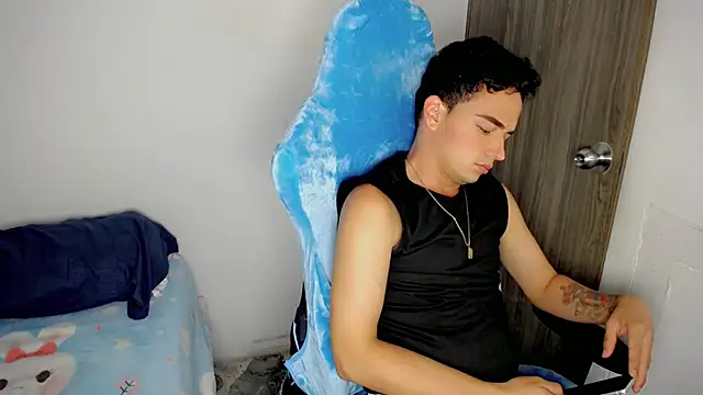 Mathias twinkk online show from March 29, 12:10 am