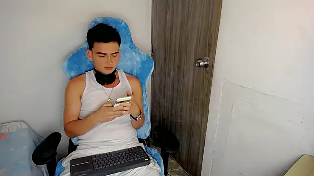 Mathias twinkk online show from April 7, 4:57 am