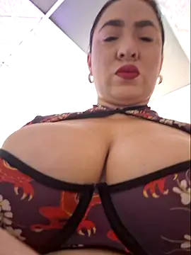 laurabassii online show from April 12, 11:10 pm