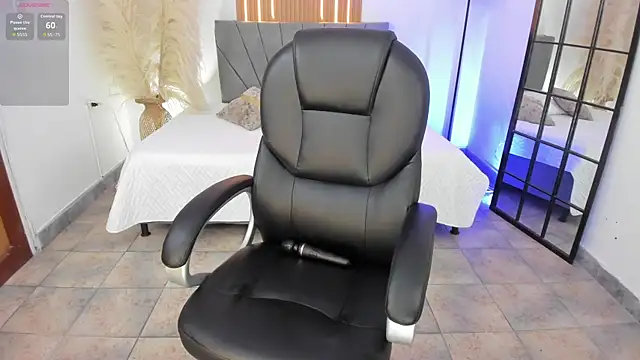 dulce-nicoll online show from April 10, 2:22 pm