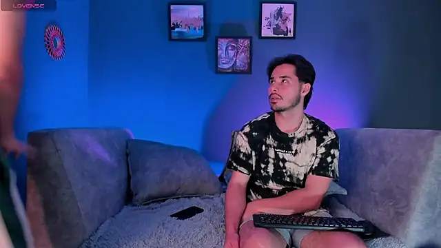 ReubenandScott online show from April 18, 4:49 am